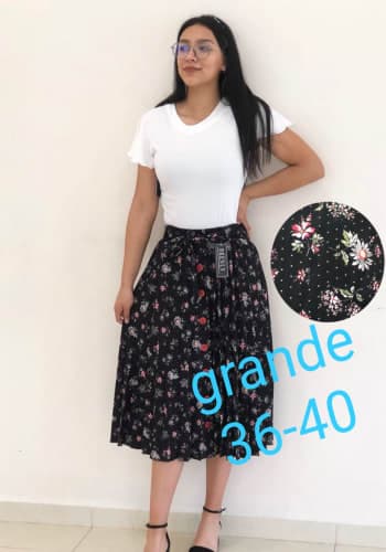 Falda larga color Negro talla Extragrande  estilo Tableada