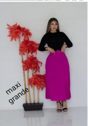 Falda larga color Fiusha  talla Extragrande  estilo Tableada