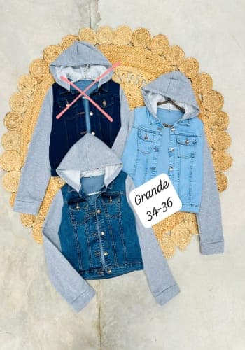 Chamarra larga color Bleach y pitufo  talla Mediano estilo Casual